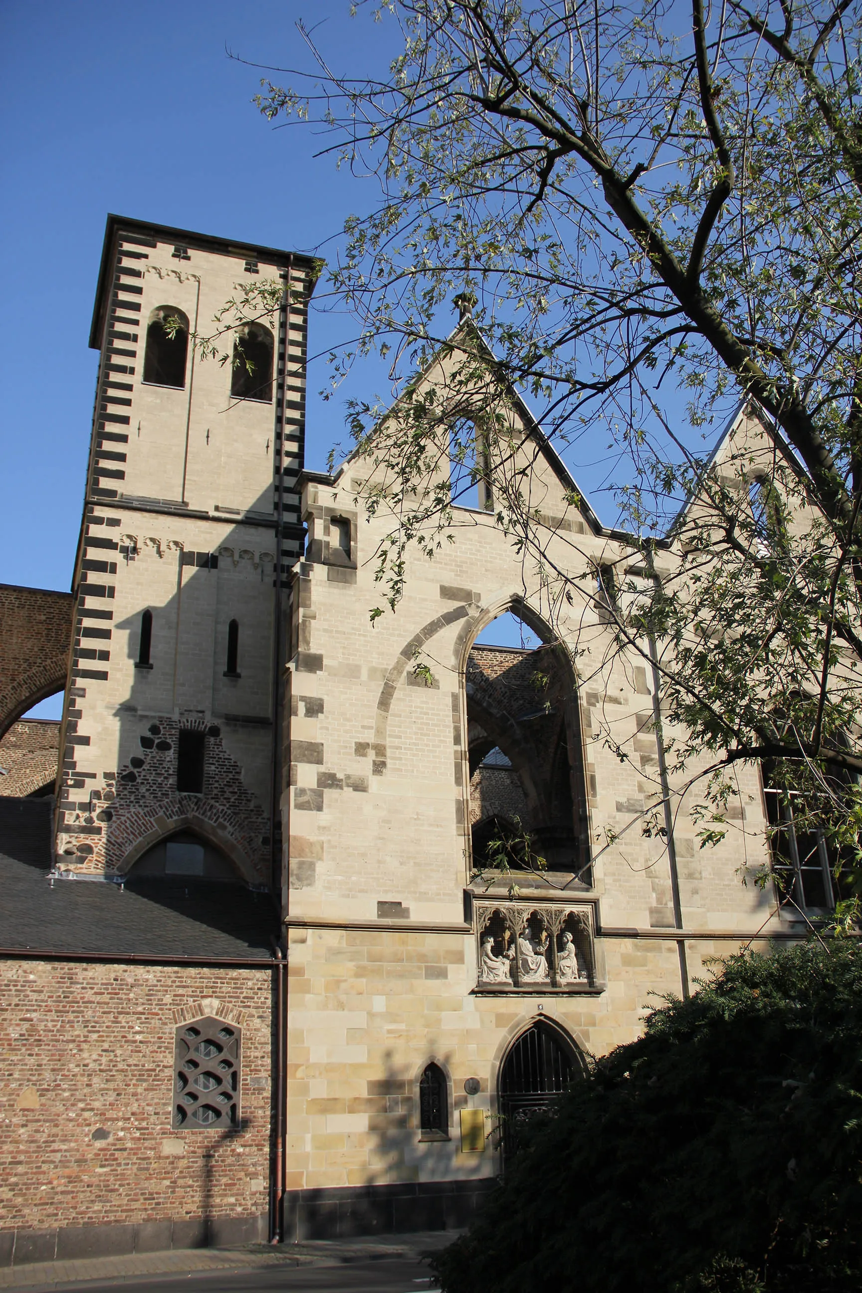 Aussenansicht der Ruine der Kirche Alt St. Alban. Anlass der Aufnahme: Wettbewerb Wiki Loves Monuments.