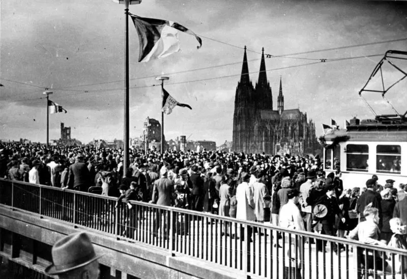 For documentary purposes the German Federal Archive often retained the original image captions , which may be erroneous, biased, obsolete or politically extreme