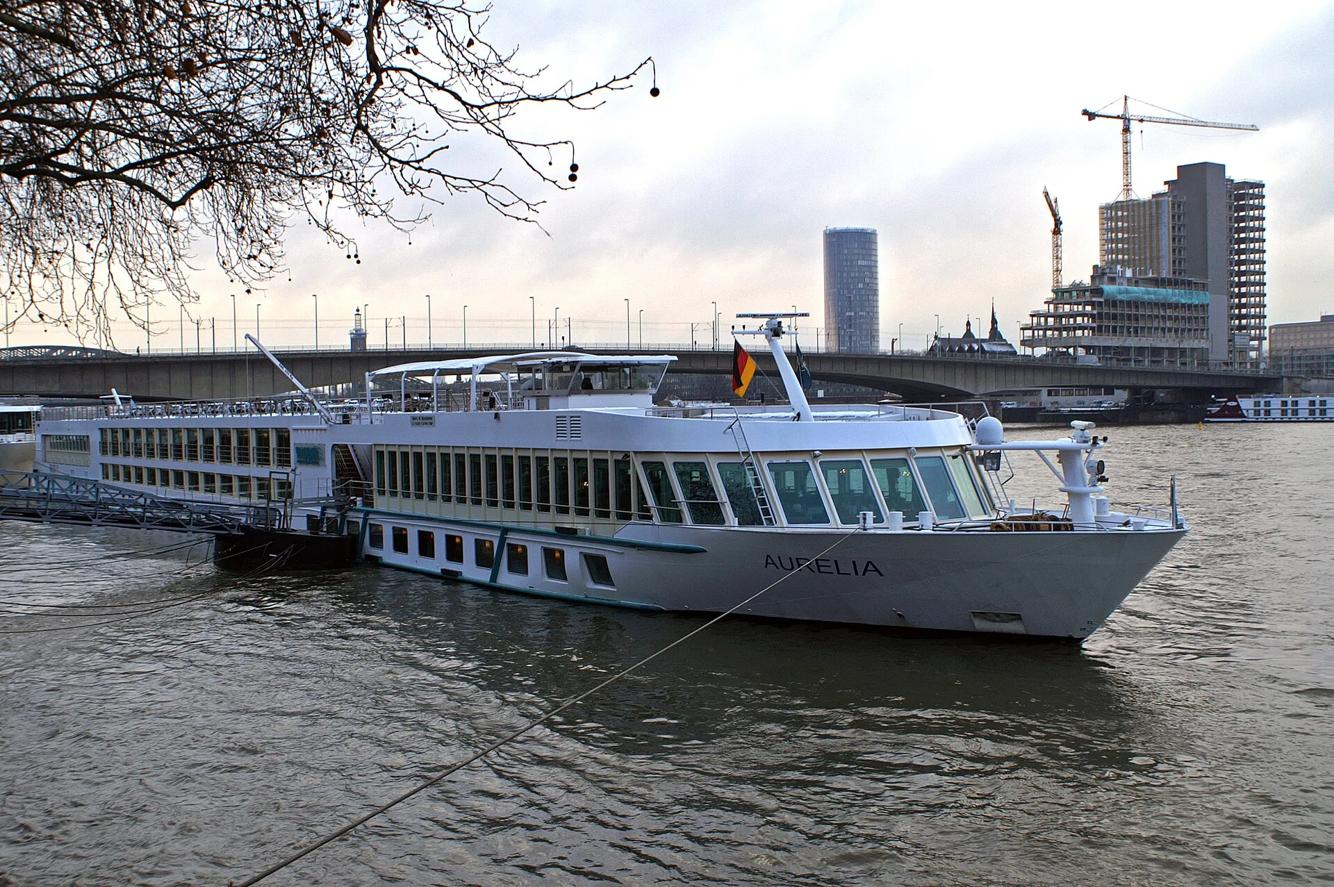 MS Aurelia am Anleger Köln.