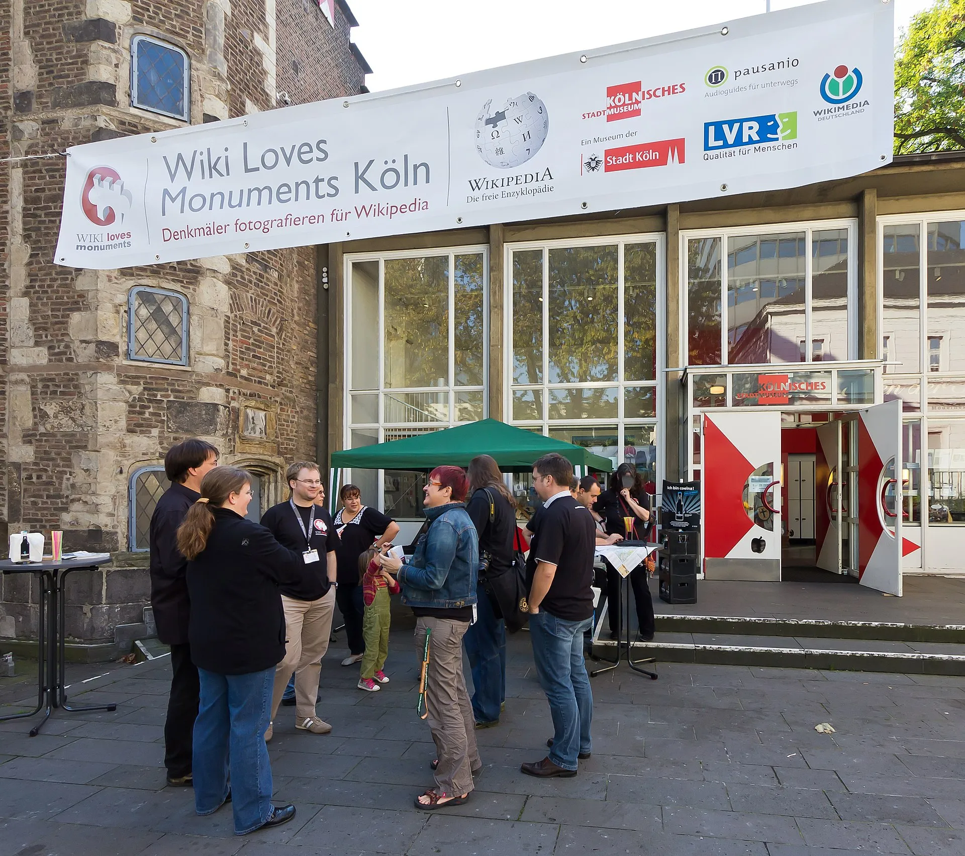 Wiki Loves Monuments-Veranstaltung vor dem Kölnischen Stadtmuseum