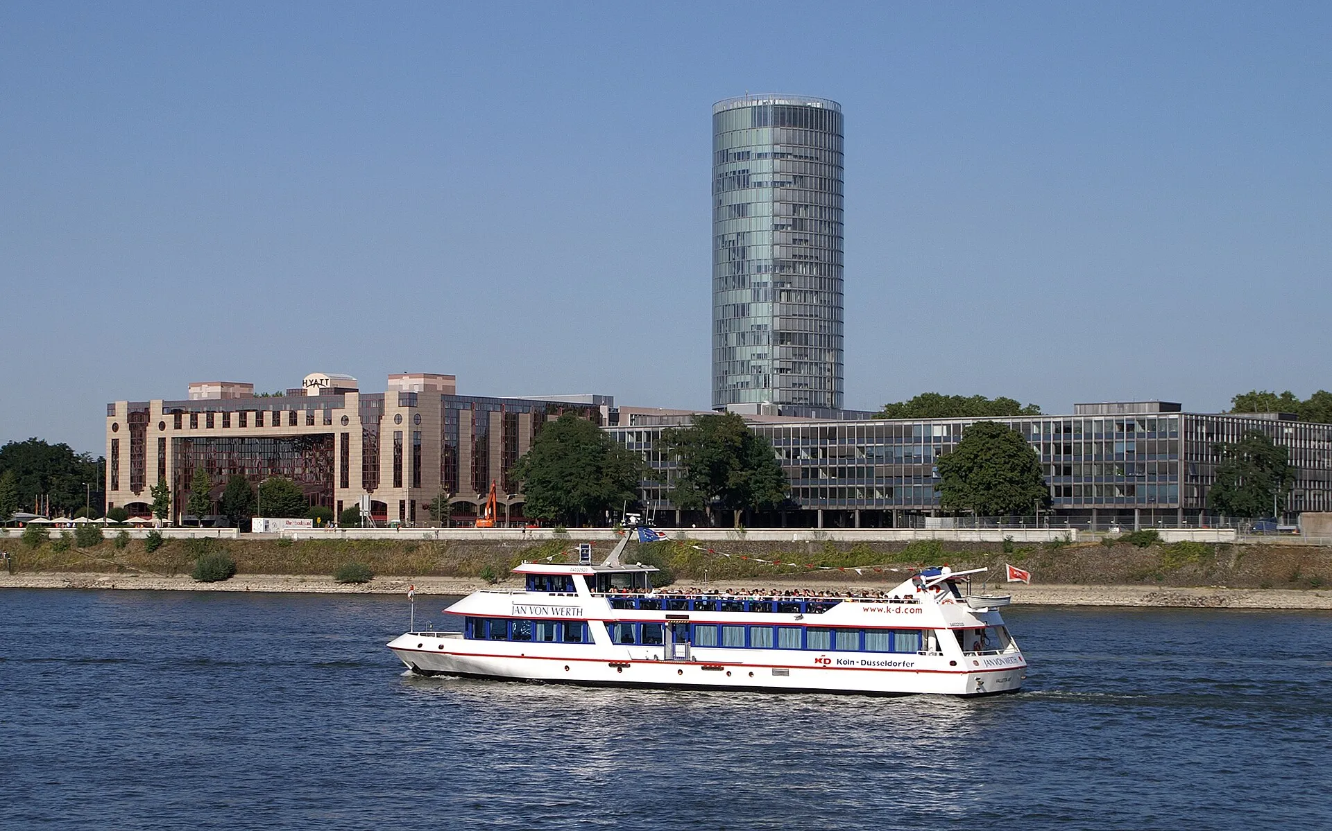Rundfahrtschiff Jan von Werth auf Fahrt in Köln