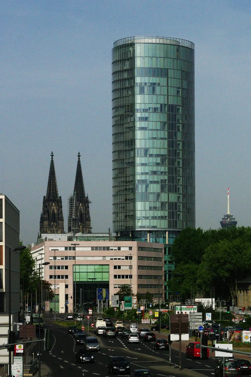 Hochhaus KölnTriangle vom Stadthaus gesehen
