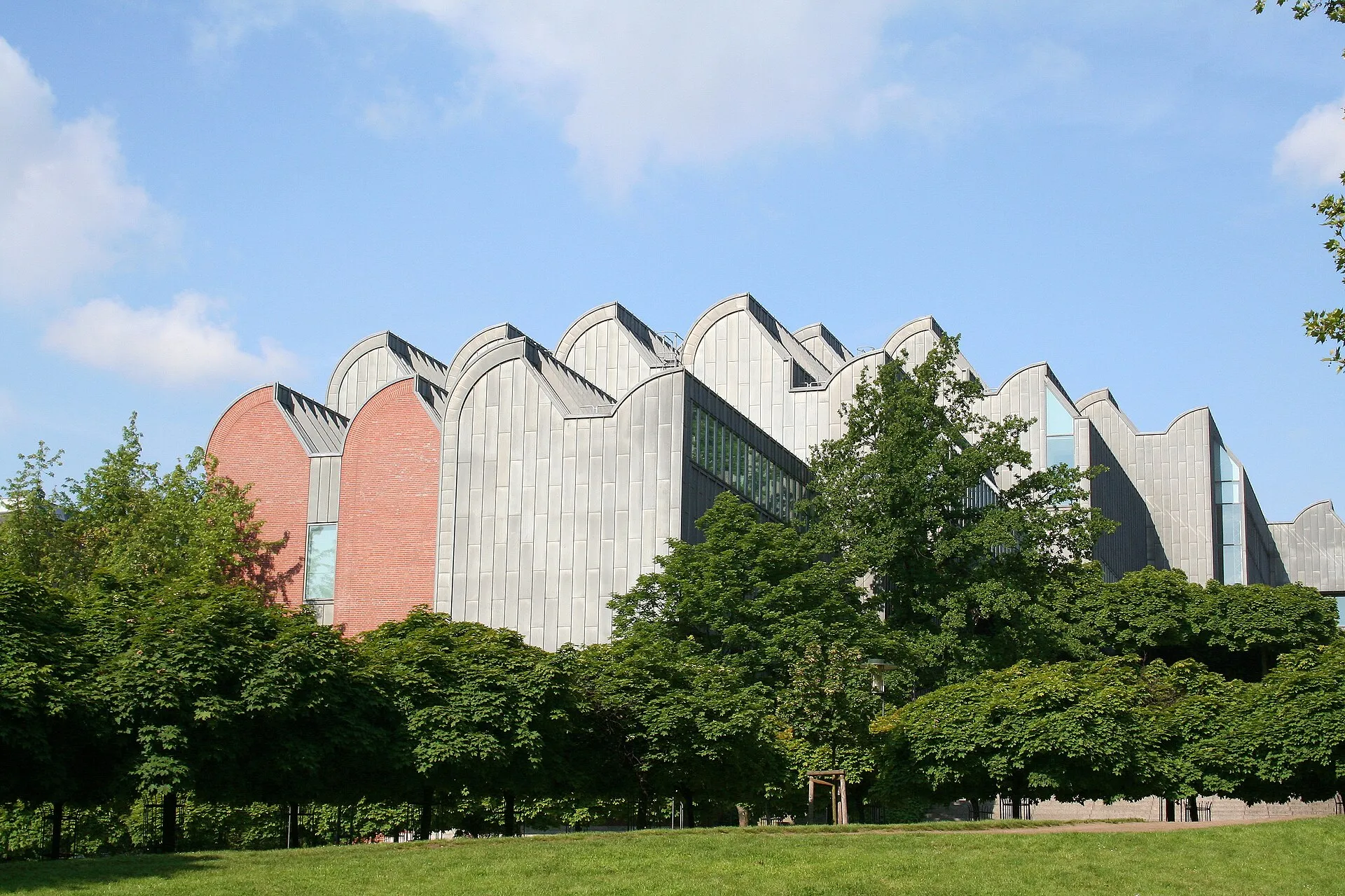 Bild vom Kölner Museum Ludwig von der Ostseite