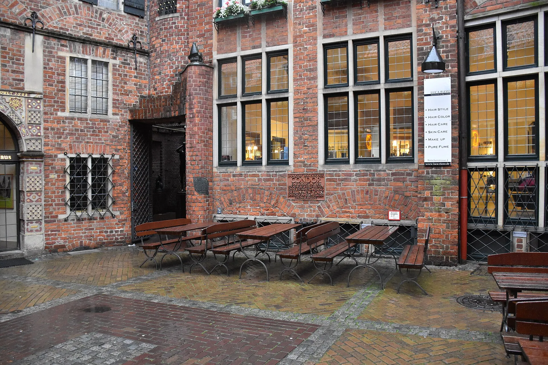 Court between Glockenspiel House and Ludwig Roselius Museum at Böttcherstraße in Bremen.
