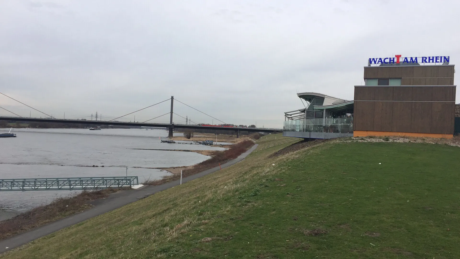 Rhein bei Leverkusen