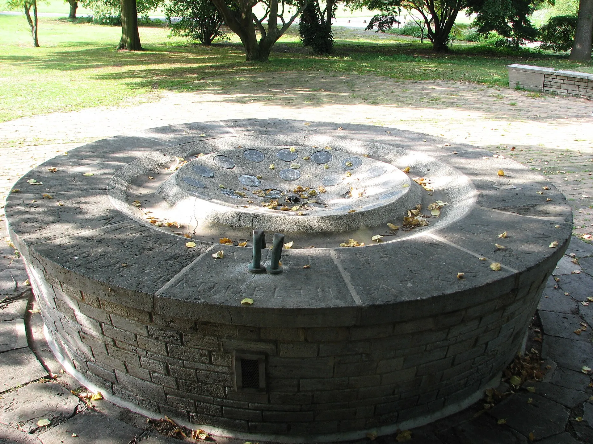 Mineralwasserbrunnen im Rheinpark Köln