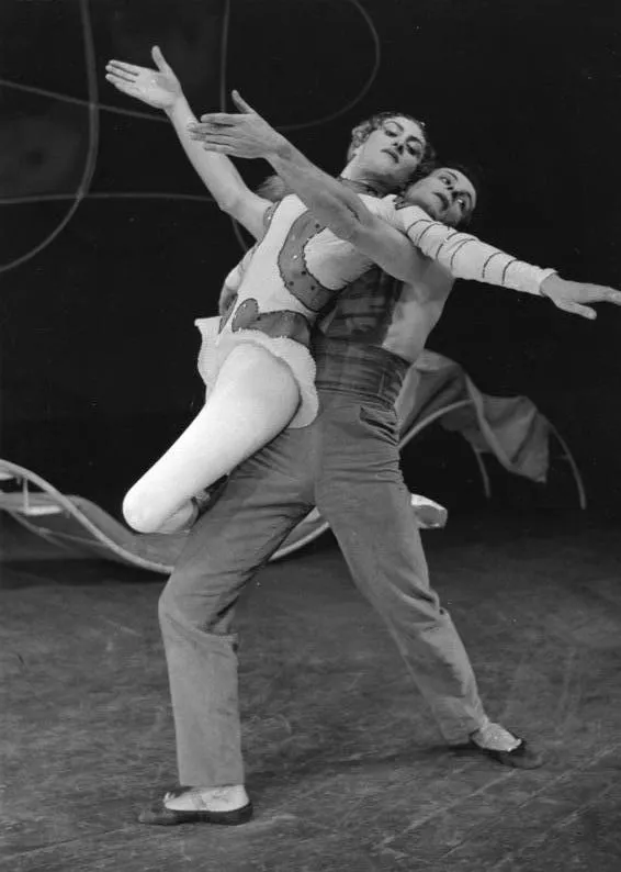 For documentary purposes the German Federal Archive often retained the original image captions , which may be erroneous, biased, obsolete or politically extreme